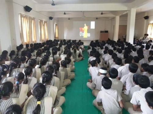 Students in Gujarat watching ROSHNI Founder Pravin Nikam speaking on Menstrul Hygiene